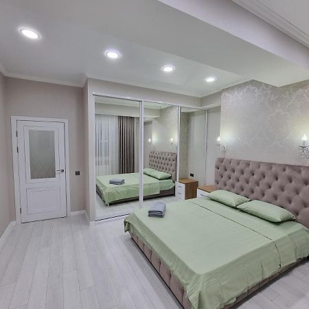 Luxury Best Grand New Apartaments Ultra Central تشيسيناو المظهر الخارجي الصورة