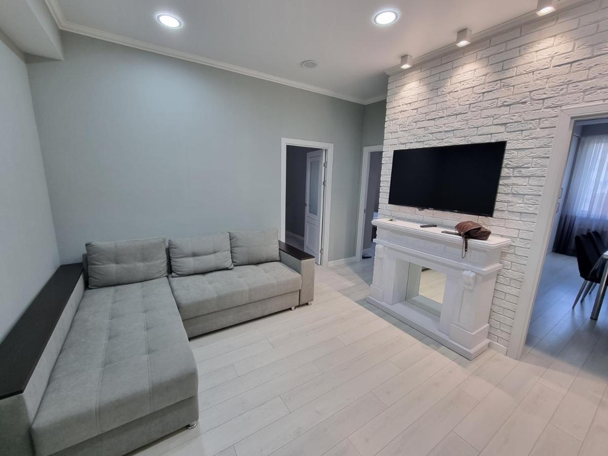 Luxury Best Grand New Apartaments Ultra Central تشيسيناو المظهر الخارجي الصورة
